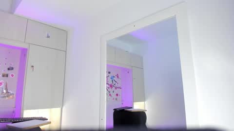 stefannyevans_ online show from February 6, 2:20 pm