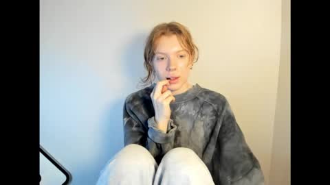 S T E L L A online show from November 21, 9:22 am