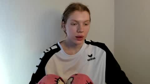 S T E L L A online show from November 3, 9:46 am