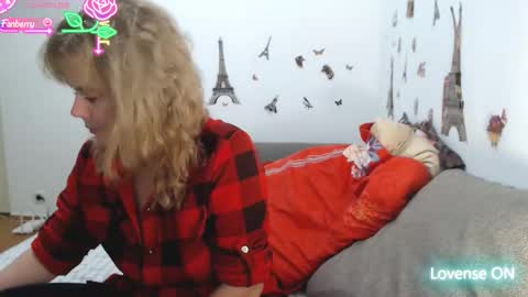 Stephanie   online show from November 3, 11:03 am