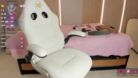 Stephany online show from March 10, 8:13 pm