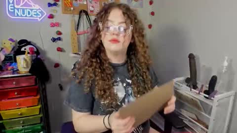 Strwbby online show from February 17, 5:07 am