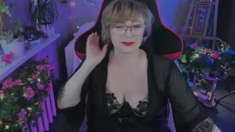 Vivien online show from June 29, 1:00 pm