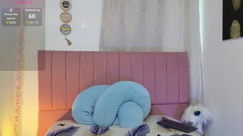 sukilove18 online show from December 19, 10:24 pm