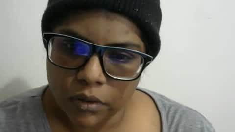 sultryindianxx100 online show from April 21, 11:39 am