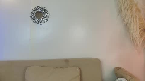 Aillyn Perez online show from November 7, 11:20 pm