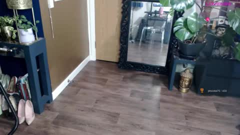 Sunni Knight online show from February 2, 2:54 am