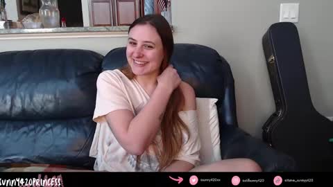 Snapshot of sunny420princess chatting on January 15, 1:20 pm Sunny420 online show from January 15, 1:20 pm