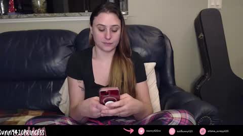 Snapshot of sunny420princess chatting on January 26, 3:27 am Sunny420 online show from January 26, 3:27 am