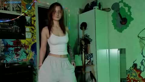 Snapshot of sunny_mouse chatting on October 14, 4:53 pm Sunny online show from October 14, 4:53 pm
