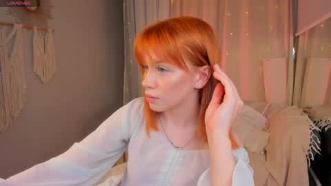 sunrisee_ online show from April 15, 7:58 pm