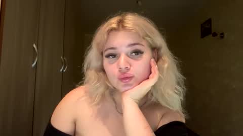 sunshinyflash online show from November 26, 5:58 pm