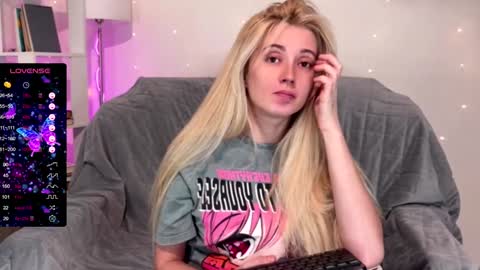 Snapshot of super_peach_stream chatting on December 26, 4:47 pm ANNApvt open full info in bio online show from December 26, 4:47 pm