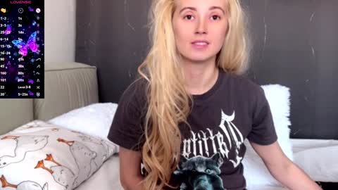 Snapshot of super_peach_stream chatting on January 28, 10:56 am ANNApvt open full info in bio online show from January 28, 10:56 am