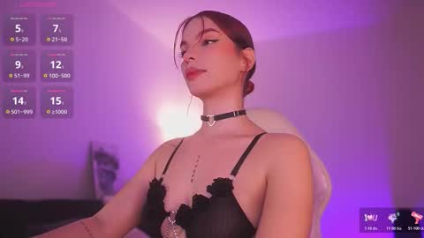  Sus Moore  online show from February 3, 8:01 pm