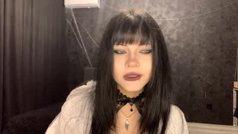 EmilySuonn online show from April 30, 5:12 am