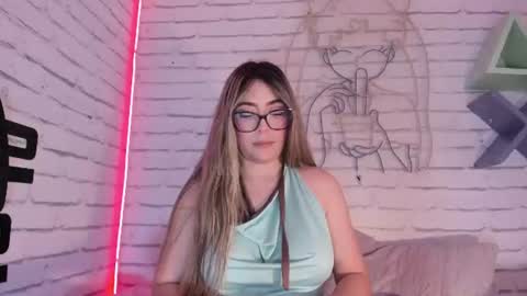 suzylee_ online show from June 21, 4:38 am