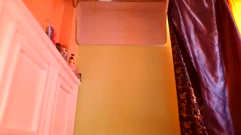 sweet52537 online show from April 6, 7:31 am