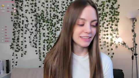 Snapshot of sweet_and_flirt chatting on October 21, 7:34 am Alice online show from October 21, 7:34 am