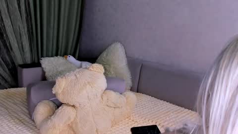 Alice online show from April 2, 4:04 pm