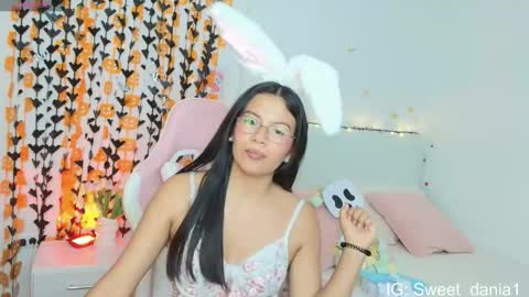 sweet_dania_ online show from October 19, 9:22 am