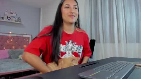 Snapshot of sweet_isiis chatting on February 27, 11:15 pm Isiis online show from February 27, 11:15 pm