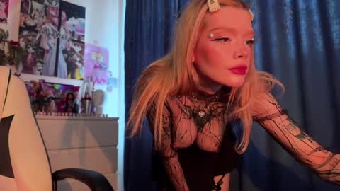 Melissa. Join me on Fansly link in social medias online show from January 13, 10:14 am