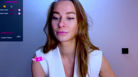 Mia online show from March 28, 12:04 pm