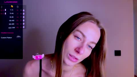 Mia online show from November 7, 12:00 pm