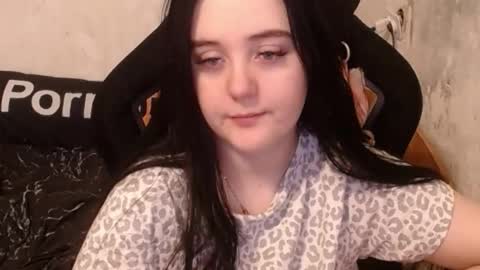 Snapshot of sweet_my_dream chatting on October 13, 9:23 am sweet_my_dream online show from October 13, 9:23 am