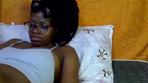 sweet_zarah online show from April 18, 7:18 pm