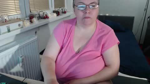 Sweetboobs85h online show from November 16, 7:03 pm