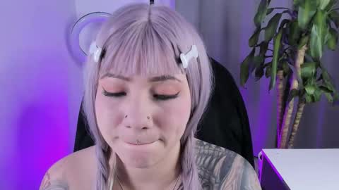       Independent model online show from December 19, 5:32 am