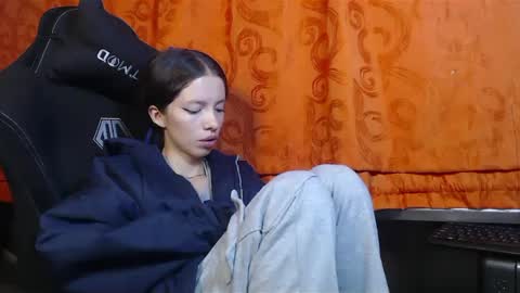 Snapshot of sweetdam12 chatting on December 27, 9:22 pm sweetdam12 online show from December 27, 9:22 pm