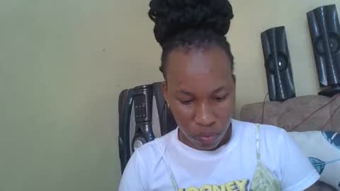 sweetdiva2012 online show from October 26, 5:25 am