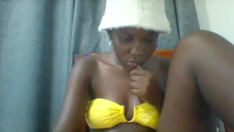 Snapshot of sweetfel chatting on September 28, 12:07 am sweetfel online show from September 28, 12:07 am