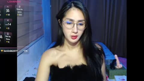 Snapshot of sweetgirl_wendyxx chatting on December 15, 6:37 pm Wendy online show from December 15, 6:37 pm