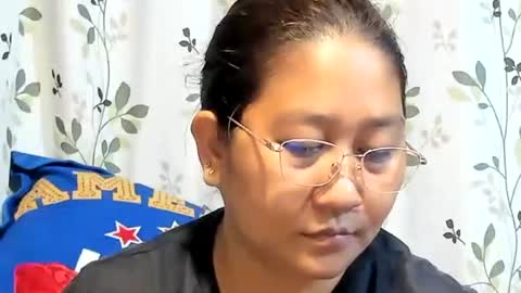 Snapshot of sweetpilipina88 chatting on September 18, 10:58 am MIA online show from September 18, 10:58 am