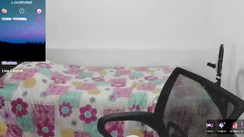 Snapshot of sweetsquirtx23 chatting on February 4, 4:26 am lili online show from February 4, 4:26 am