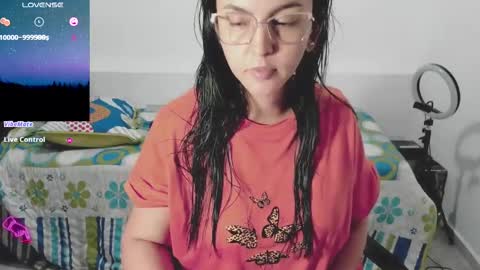 Snapshot of sweetsquirtx23 chatting on January 26, 4:20 am lili online show from January 26, 4:20 am