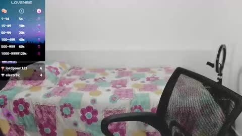 Snapshot of sweetsquirtx23 chatting on February 3, 1:52 am lili online show from February 3, 1:52 am