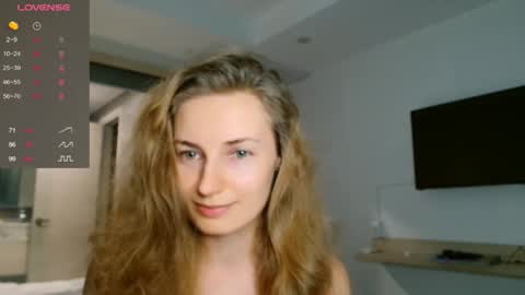 Snapshot of sweety_fruits chatting on October 23, 11:27 am sweety_fruits online show from October 23, 11:27 am