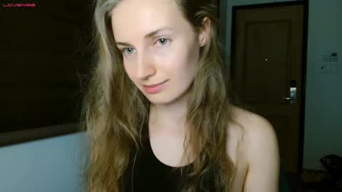 Snapshot of sweety_fruits chatting on February 25, 5:51 pm sweety_fruits online show from February 25, 5:51 pm