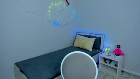 Yuki online show from June 2, 2:51 pm