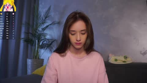 Mia online show from April 19, 8:03 am