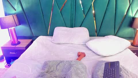 Snapshot of tamara_myller1 chatting on January 4, 12:27 pm Tamara  online show from January 4, 12:27 pm