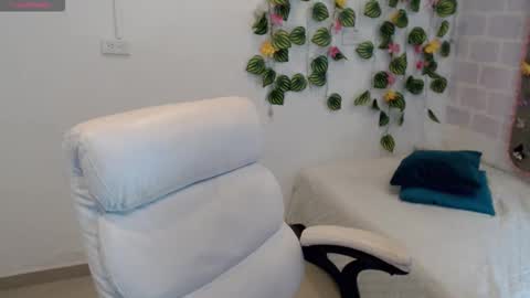 Tania  online show from November 23, 1:46 pm