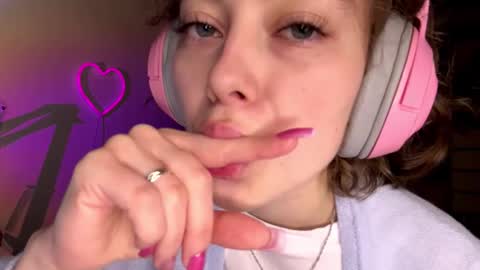 Darlin online show from March 2, 10:15 pm