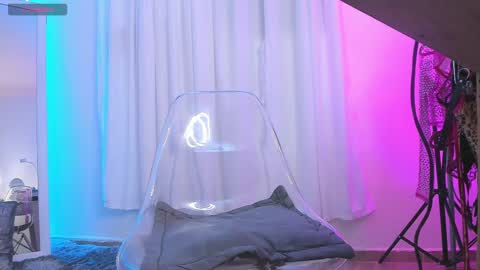 High Mami  online show from March 4, 6:04 am