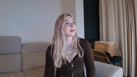 tattoobbgirl online show from March 14, 6:42 pm